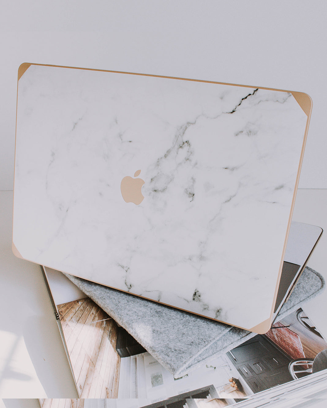 Gold and White Marble Case + Accessories Bundle