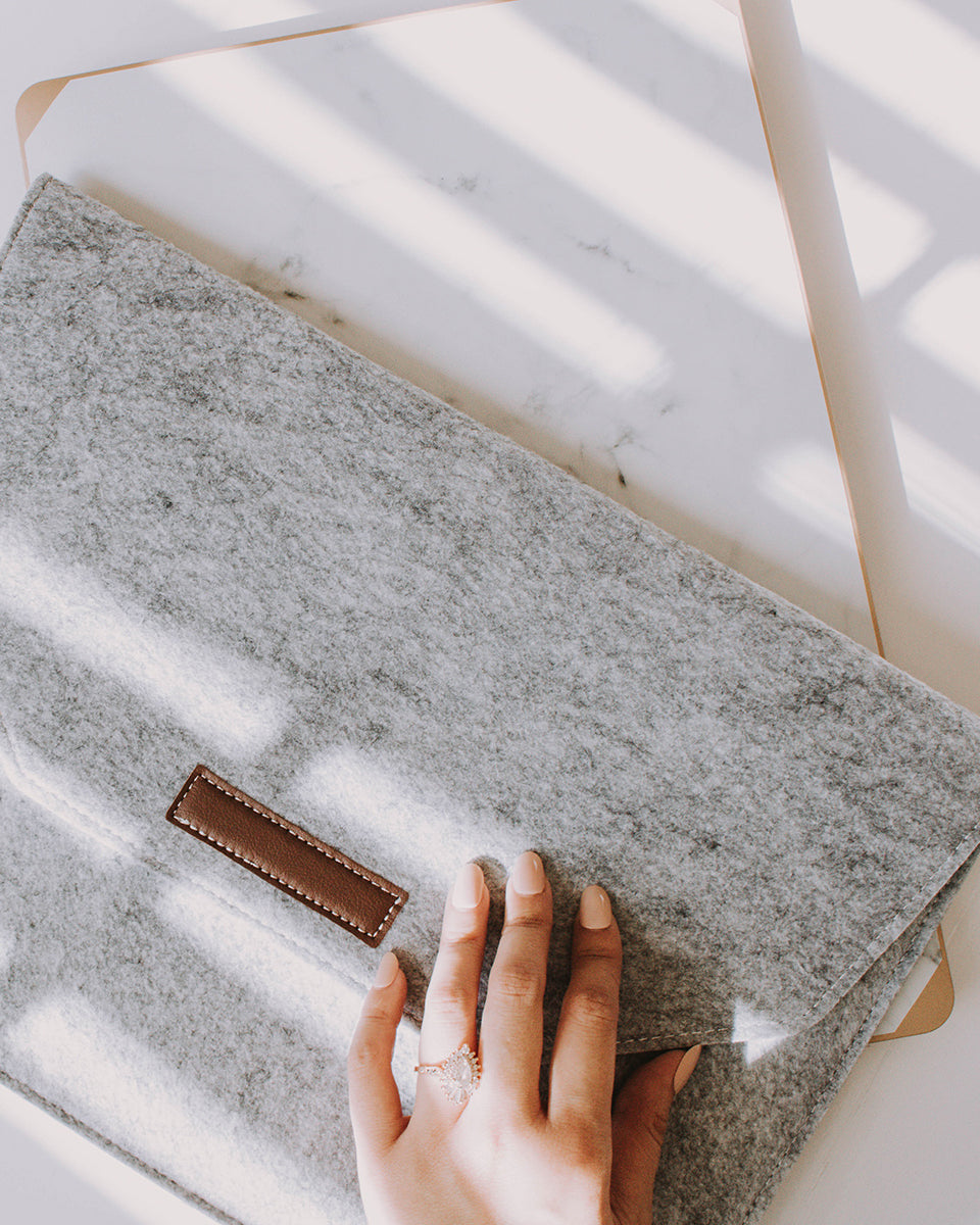 Gold and White Marble Case + Accessories Bundle
